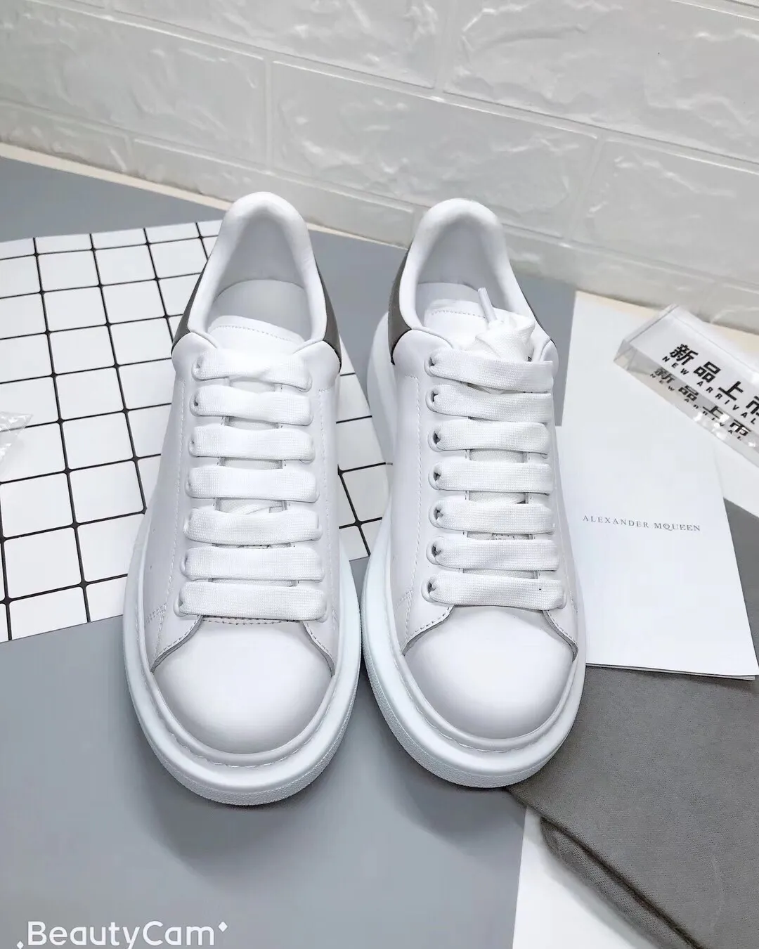 👟👟Ex-factory price 480👟👟 Men's size +10 High-quality upgraded version🔥Real shot of Alexander McQUEEN (McQueen)🎉The highest quality silk cowhide version on the market🎊, imported water-dyed sheepskin inside, counter 1:1 replica, star style T stage catwalk, a must-have for fashionistas , the original high-temperature and ultra-clear air compressor logo on the foot, absolutely counter-matched version, the arc of the back bag is truly genuine 0⃣️ difference, using an exclusive privately molded double-layer vacuum outsole, which is light on the foot and has excellent rebound! Running🏃✈️The first choice item for outdoor sports💅💅Trend and fashion coexist📣 Women’s style: 35-39, Men’s style: 39-44